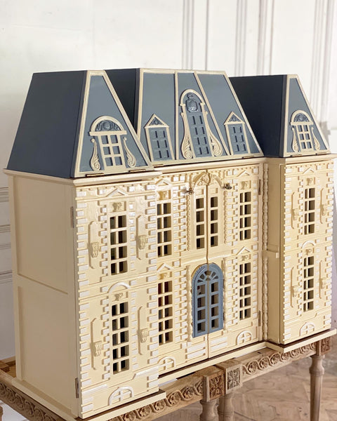 Miniature dollhouse inspired by the Château de Sceaux