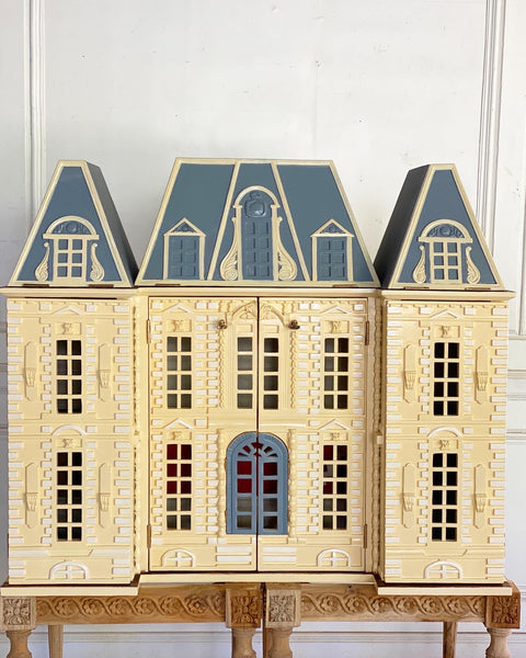 Miniature dollhouse inspired by the Château de Sceaux