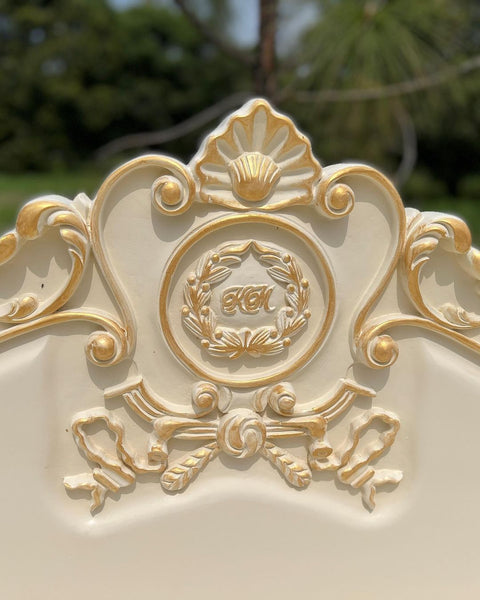 Charming baby cot of Louis XV elegance
