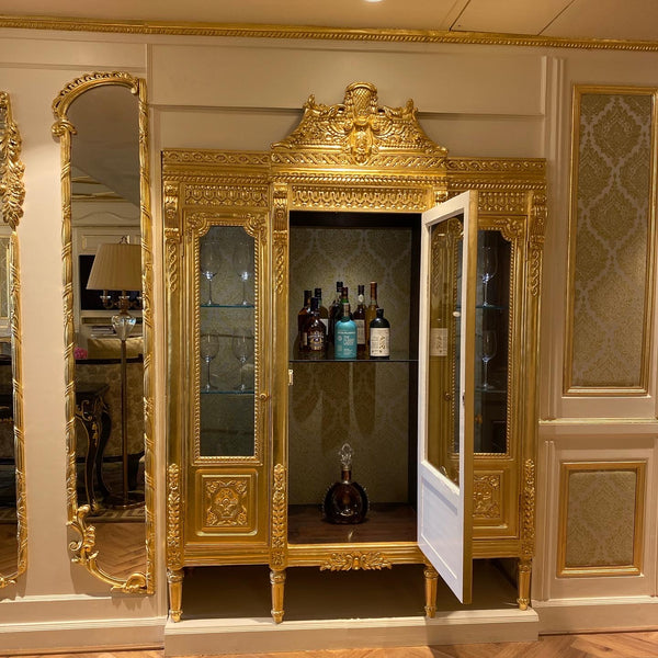 Armoire / storage of the quintessential Louis XVI