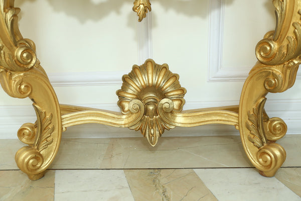 Console table of Italian baroque features