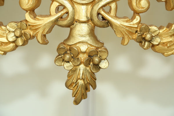 Console table of Italian baroque features