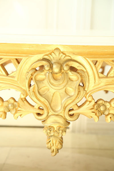 Centre table of Italian baroque features