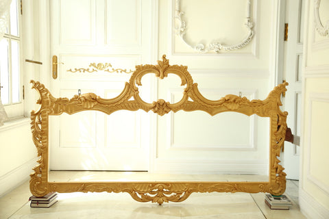 Frame inspired by Italian Baroque features