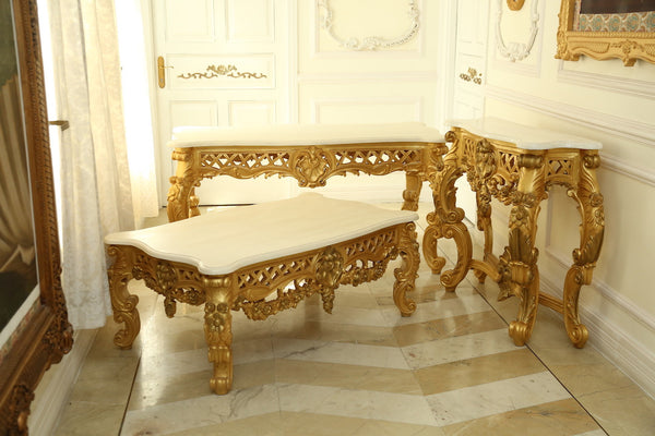 Console table of Italian baroque features