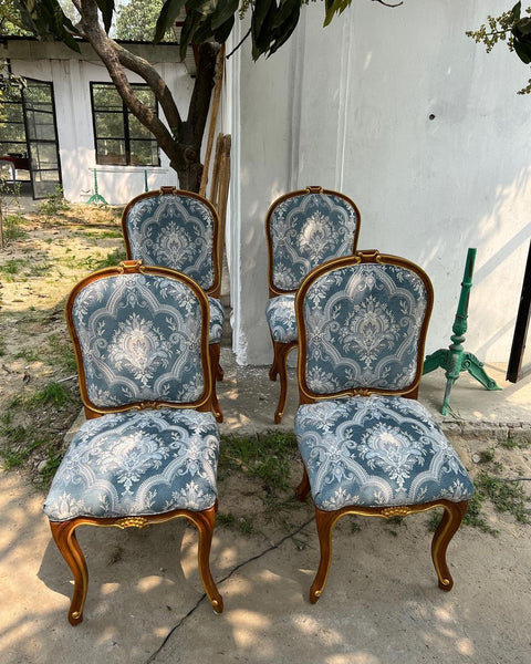 Franglaise chairs of petits proportions