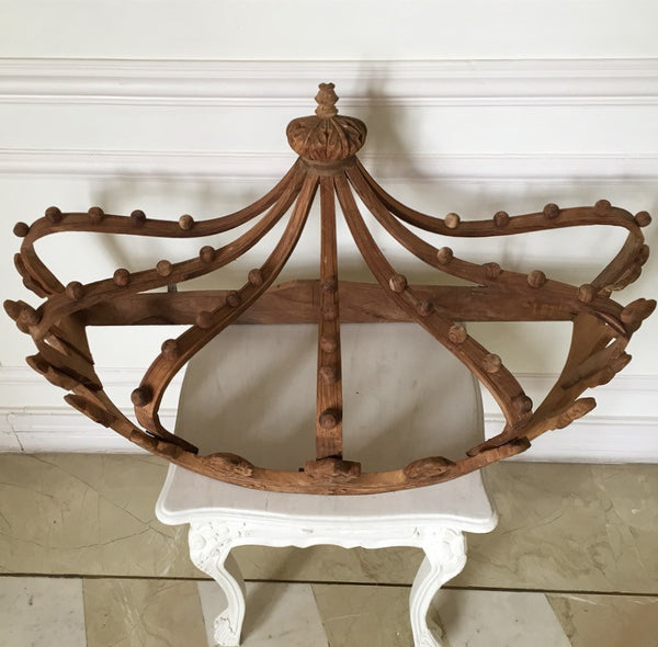 Stunning 'ciel de lit' bed crown