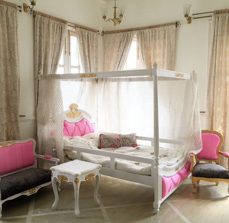 Dainty four poster bed