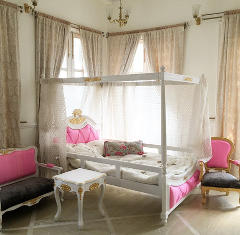 Dainty four poster bed