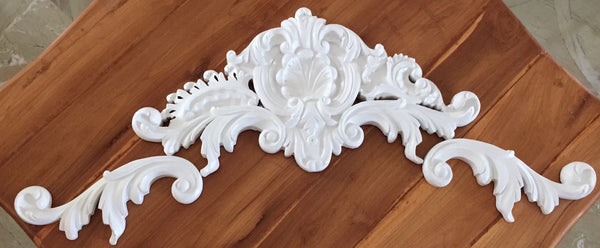 Pediment of rococo quintessence