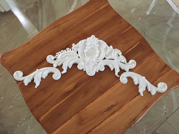 Pediment of rococo quintessence