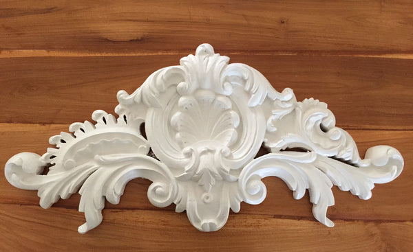 Pediment of rococo quintessence
