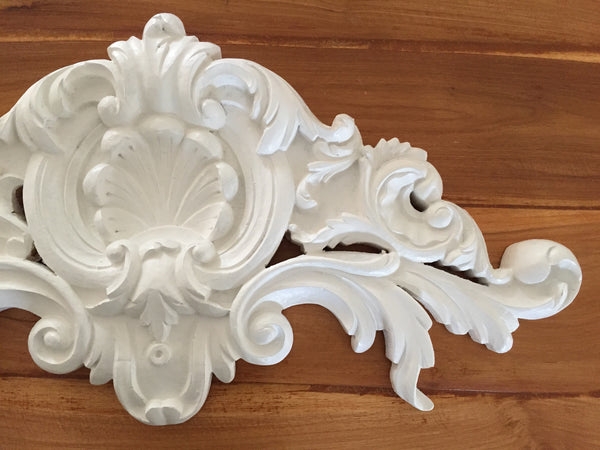 Pediment of rococo quintessence