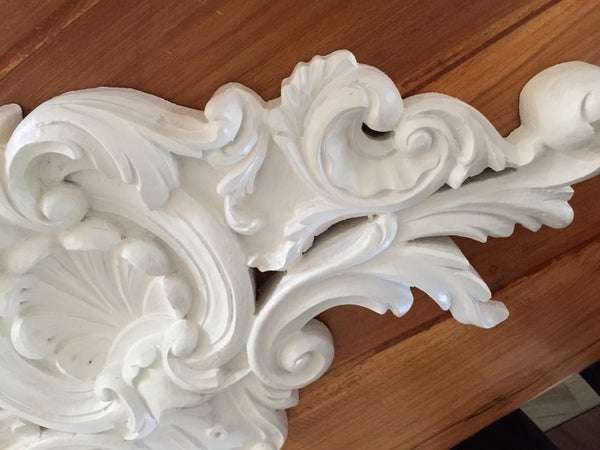 Pediment of rococo quintessence