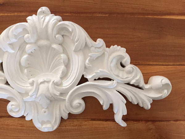 Pediment of rococo quintessence