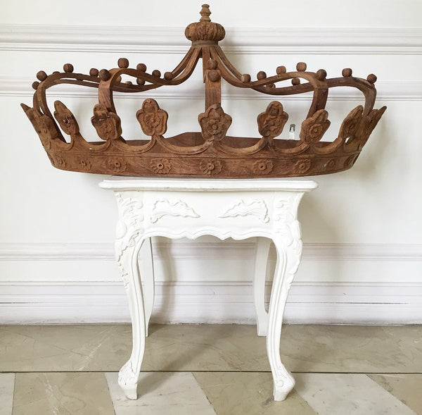 Stunning 'ciel de lit' bed crown