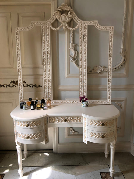 Dressing table of Louis XVI brilliance