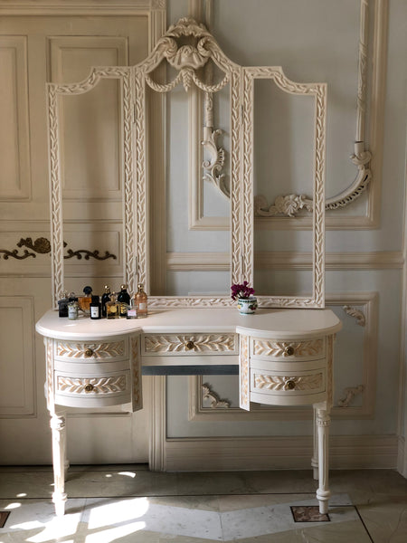 Dressing table of Louis XVI brilliance
