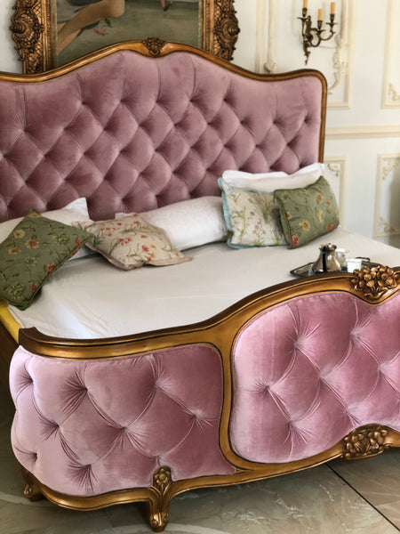 The upholstered Louis XV bed