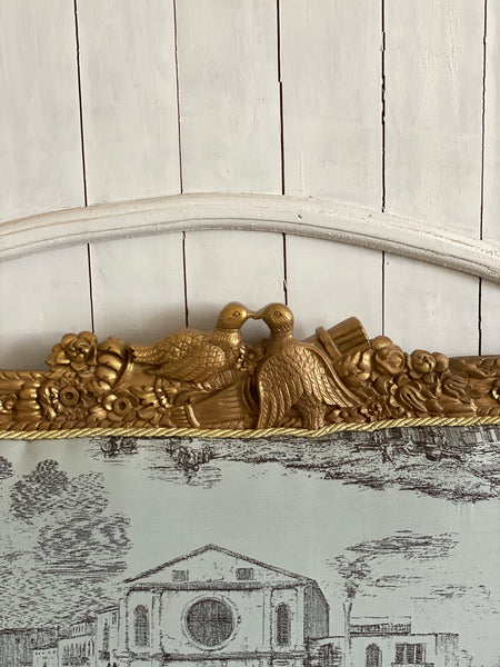 Louis XVI canapé / sofa with birds and foliage