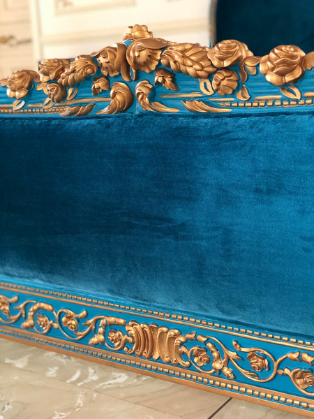 The upholstered Louis XVI bed