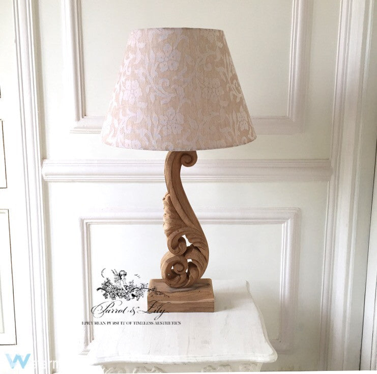 Lamp with S-scroll rococo ornament