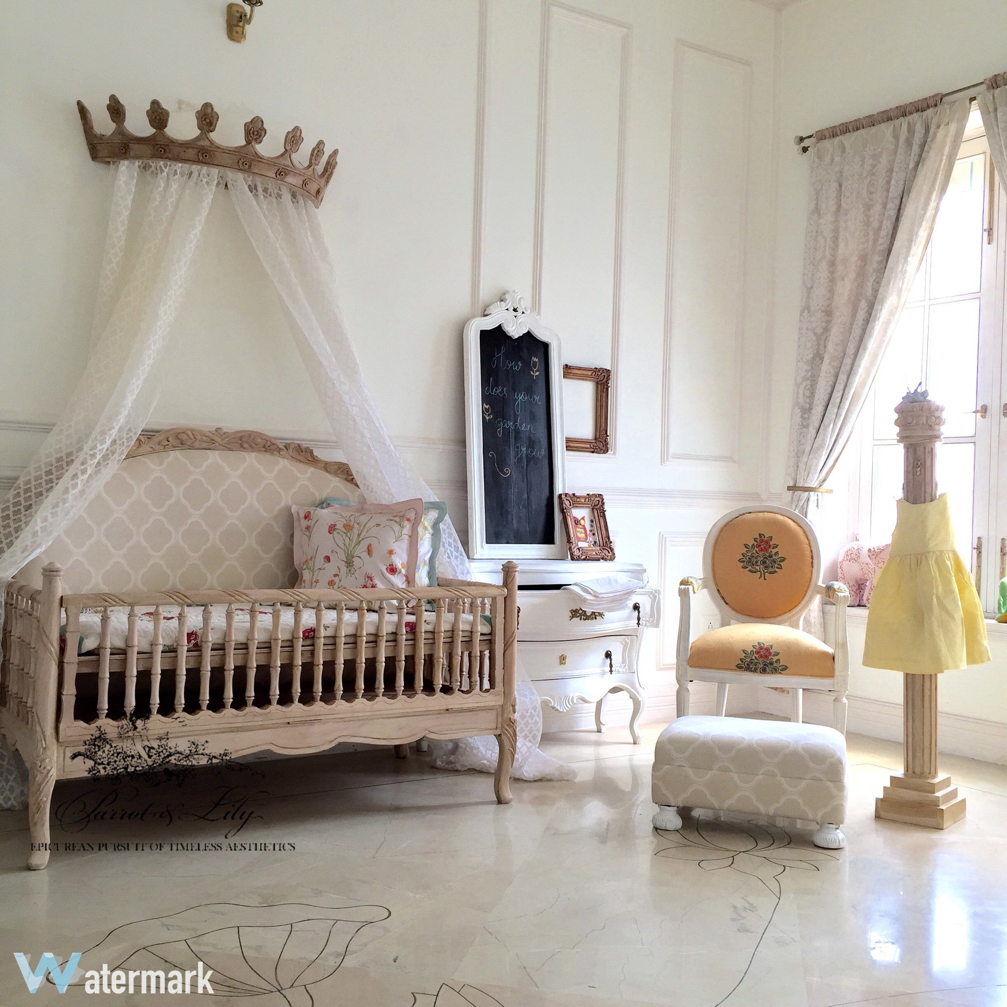 The dreamy cot inspired by Louis XV