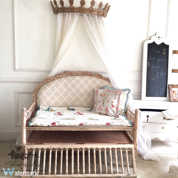 The dreamy cot inspired by Louis XV