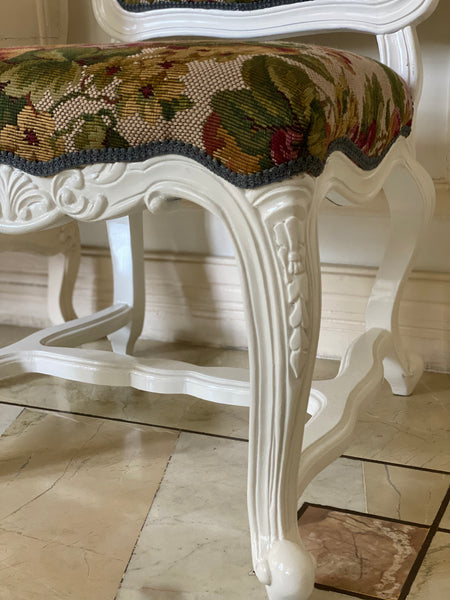Classic Louis XV dining chair with rare sensibilities