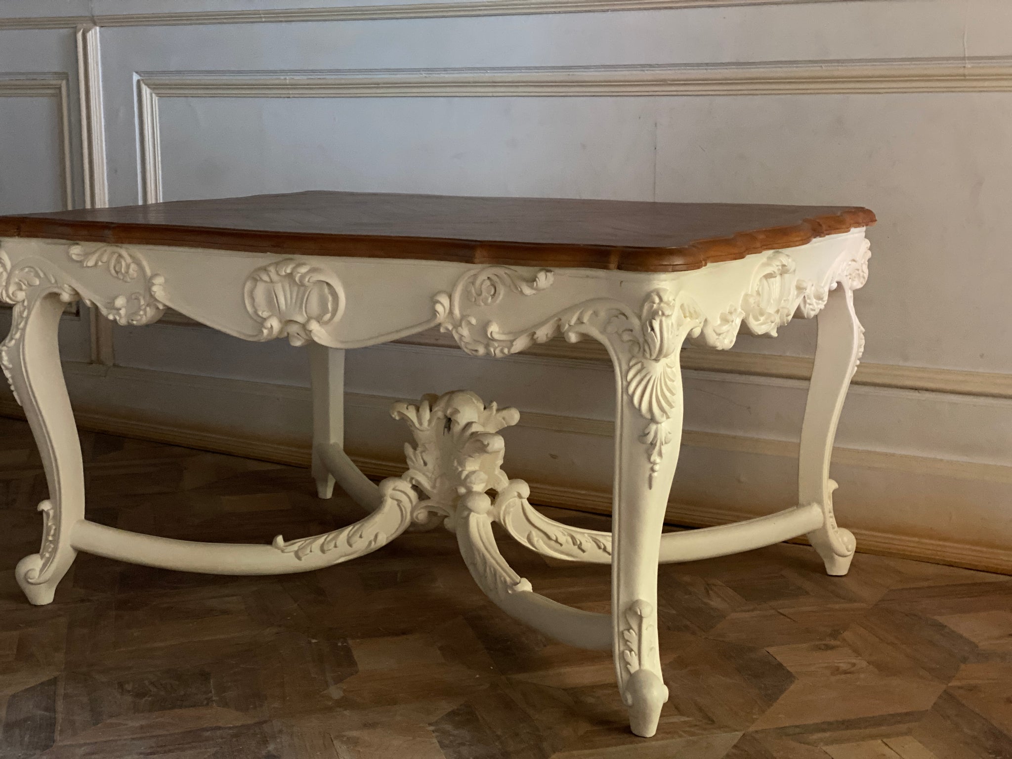 Louis XV centre table with extraordinary brilliance