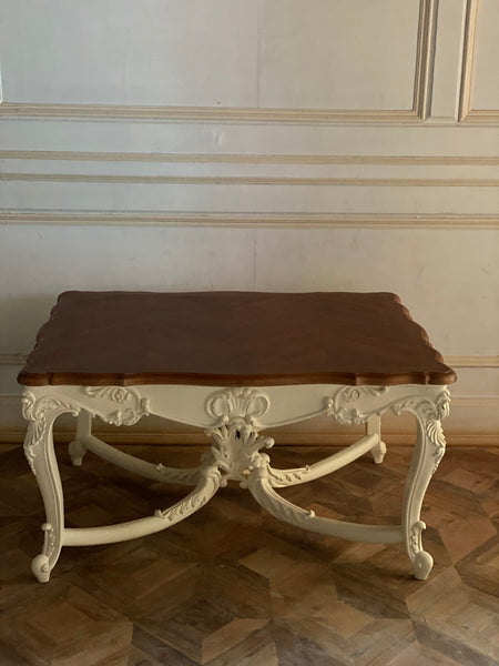 Louis XV centre table with extraordinary brilliance