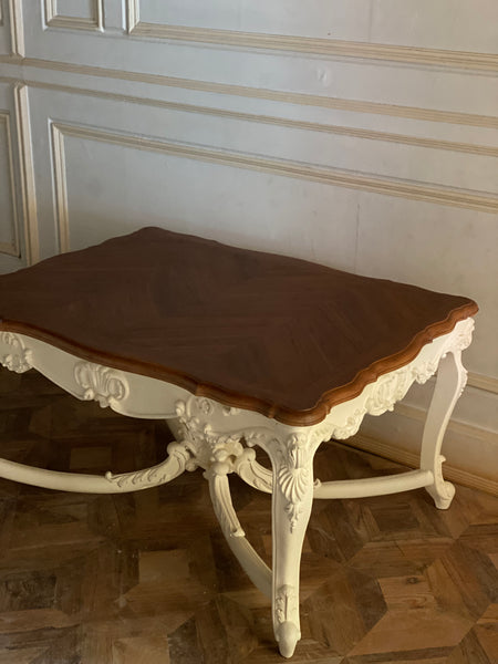 Louis XV centre table with extraordinary brilliance