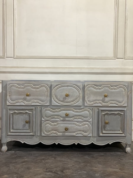Provençal buffet table of country elegance