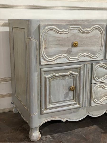 Provençal buffet table of country elegance
