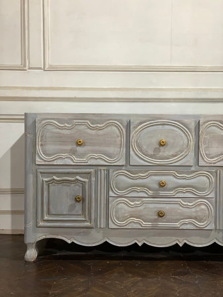 Provençal buffet table of country elegance