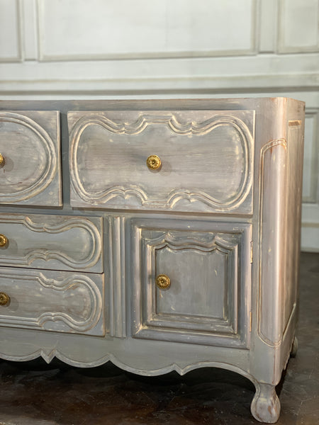 Provençal buffet table of country elegance