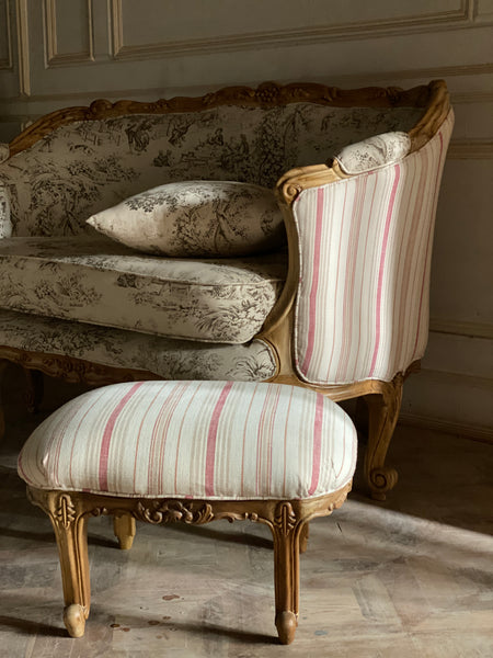 Exceptional Louis XV footstool with a curved frame