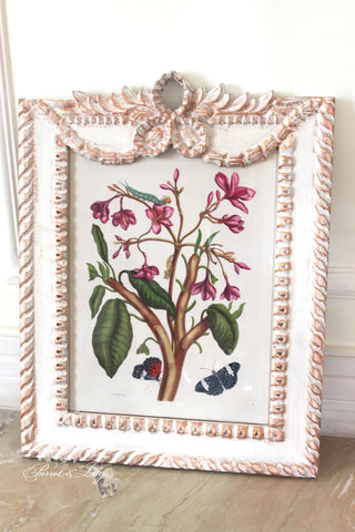 Frame inspired by ribband design of Louis XVI