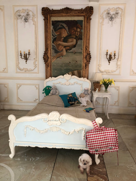 Louis XV bed with intense cartouche