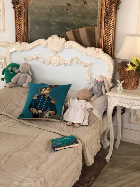 Louis XV bed with intense cartouche