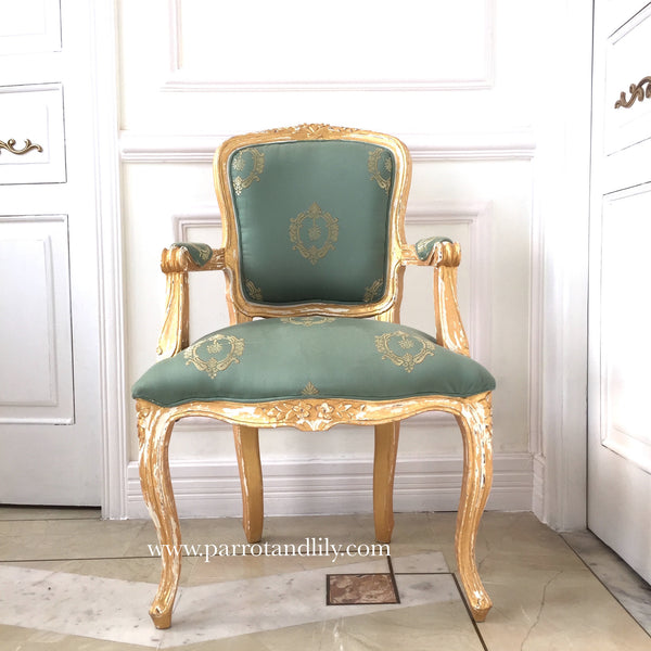 Chair iconised by Louis XV, classic rendition