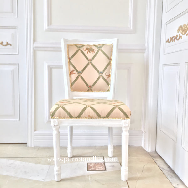 Chair inspired by classic Louis XVI, square silhouette