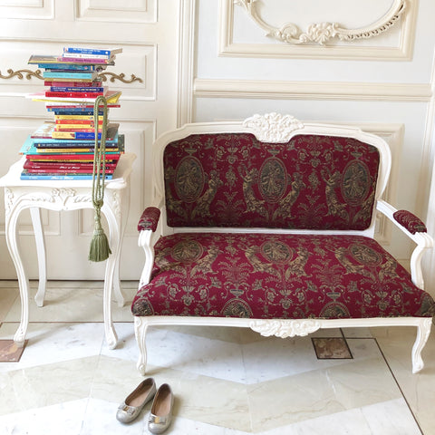 Settee / sofa of Louis XV style with foliage carving