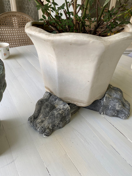 Beast feet pot rising pedestals; set of Three