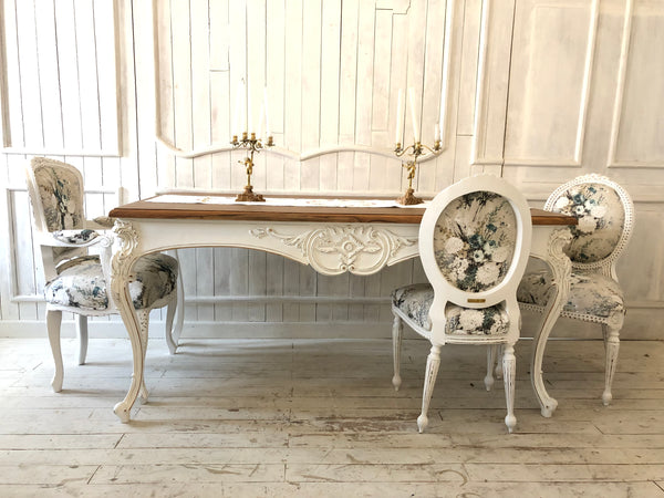 Dining table of Louis XV magnificence