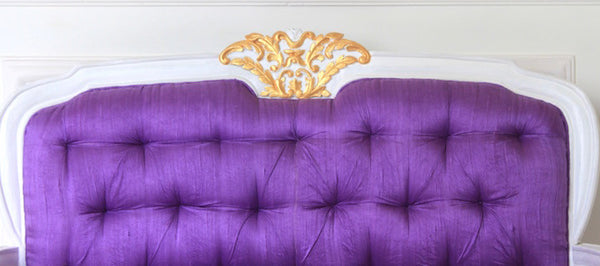 Classic dainty Louis XV settee / sofa for your absolute heart