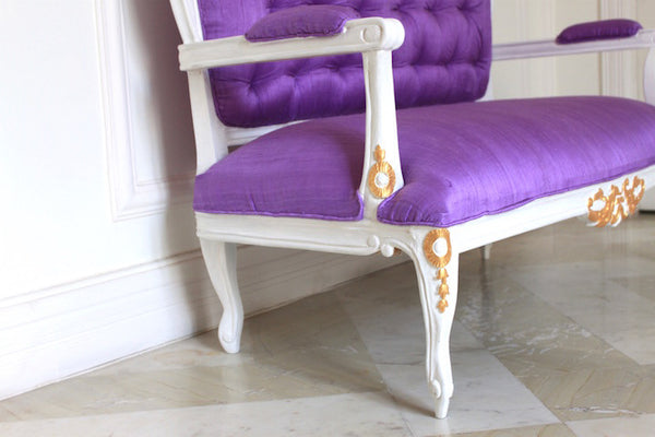 Classic dainty Louis XV settee / sofa for your absolute heart