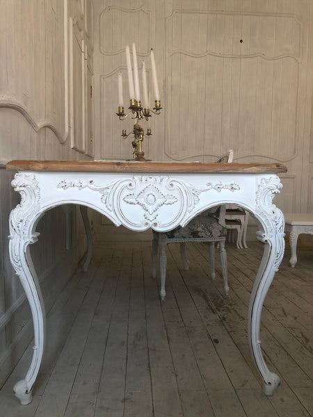 Dining table of Louis XV magnificence