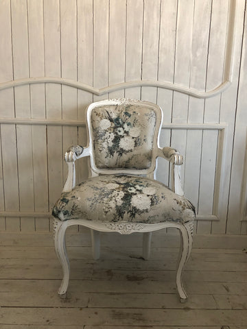 Surreal Louis XV dining chair in distress lace