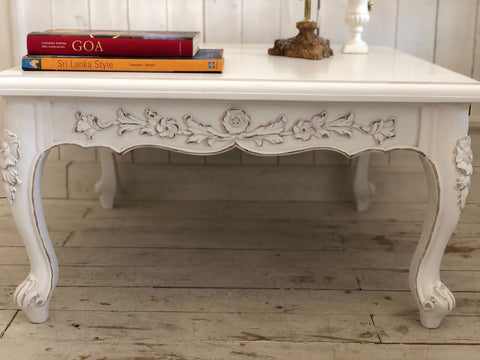 Centre table with flowers in Louis xv style